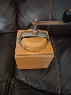 MOLINILLO ANTIGUO DE MADERA Y METAL