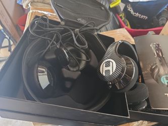 Headphones  🎧 brand new