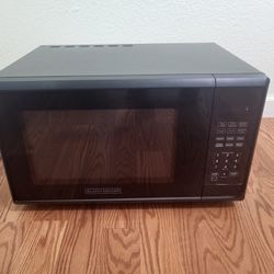 Used Black +Decker Microwave- Black