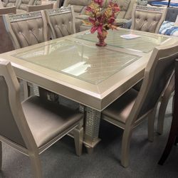 Dining Tables 
