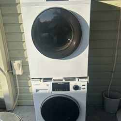 EQUATOR ADVANCED STACKABLE WASHER AND DRYER 