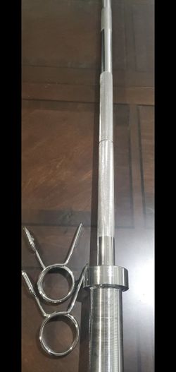 New Olympic 7ft Barbell. Includes Clips