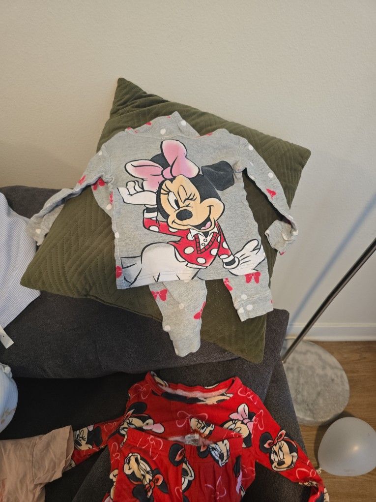 Clothes for a girl 3 years old