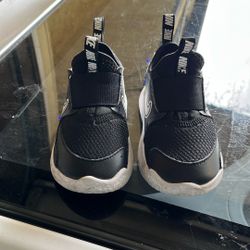 Toddler Black/white Nike Shoes