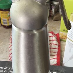 Metal Whipped Cream Canister – Like New / Professional Quality