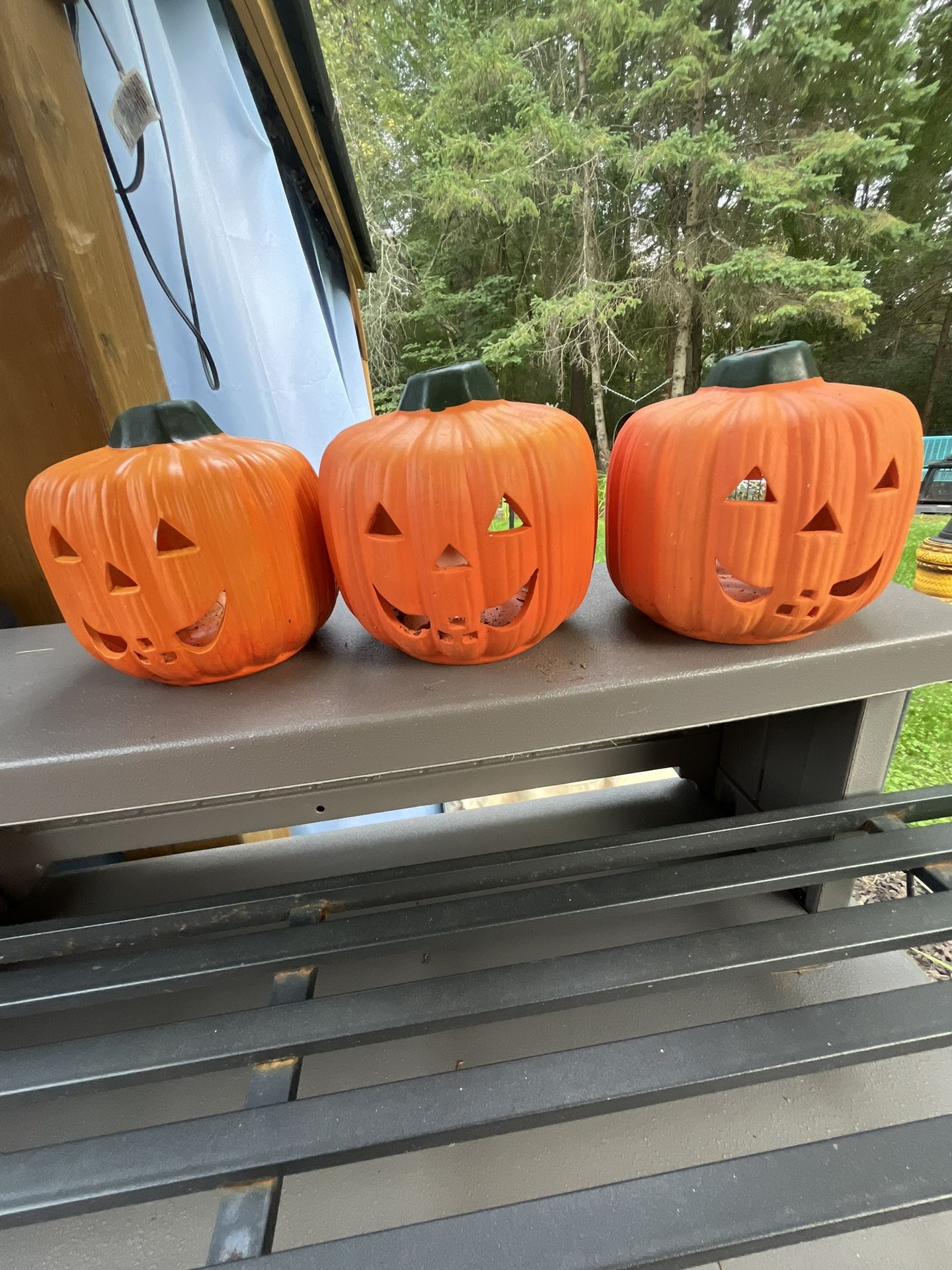 3 Ceramic Pumpkin Light Holders Ex Cond