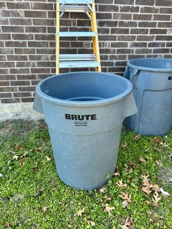 55 gallon trash cans