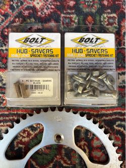 CRF 150r sprocket /bolts (parts)