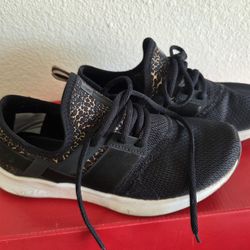Womans ADIDAS  Size 7