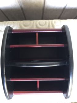 Gentlemen carousel cubby for small items like eyeglasses