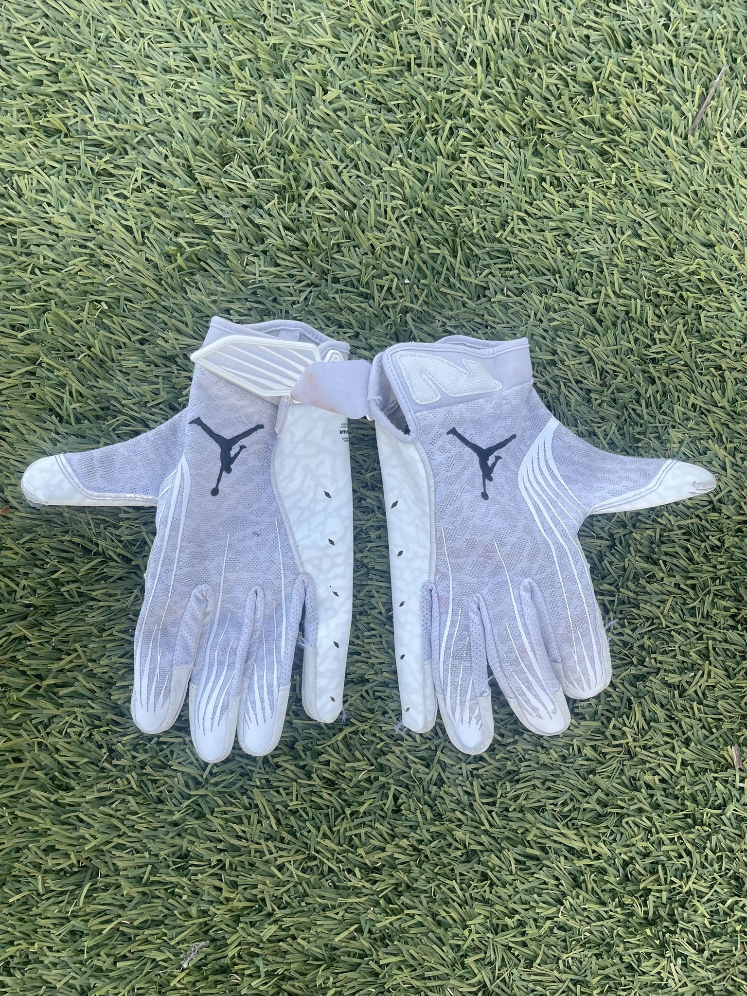 White jordan football gloves xl
