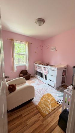 Graco Convertible Crib & Changer (Mattress Included)