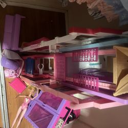 Barbie House With Car 