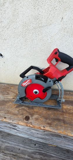 Milwaukee Skillsaw 7 1/4 Tool Only