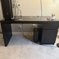 Desk Entertainment Space 