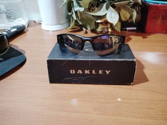 Oakley polish black