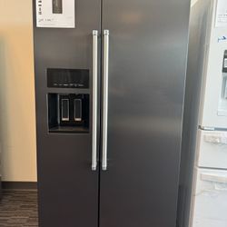 KitchenAid Side By Side Refrigerator In Black Stainless Steel With Print Shield In Counter Depth 