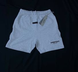Fear of God Essentials Shorts light grey
