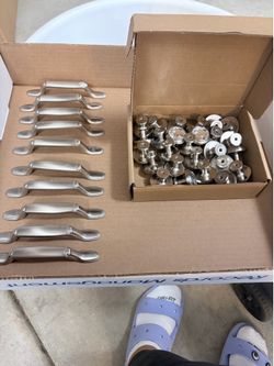 Cabinet Pulls and Knobs - Crystal w/Brushed Nickel