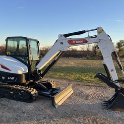 Bobcat E42 R2 With Angle Blade, Hydraulic Thumb And AC Cab