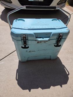 Ozark trail cooler ice chest 
21 in. 30-Quart Cooler , Leak-Proof Outdoor Insulated Cooler with Handle, Cup Holders, camping fishing