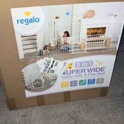 Regalo 2 In 1 Superwide Safety gate And Play Yard