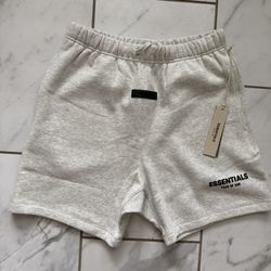 Essentials Shorts 