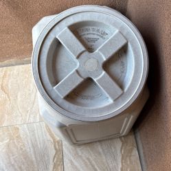 Contenedor Con Comida Para Perro 