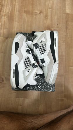 Air Jordan 4 Retro - Military Black Size 9 M