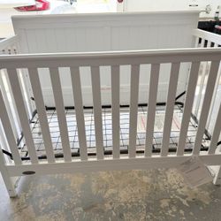Graco Crib with mattress 