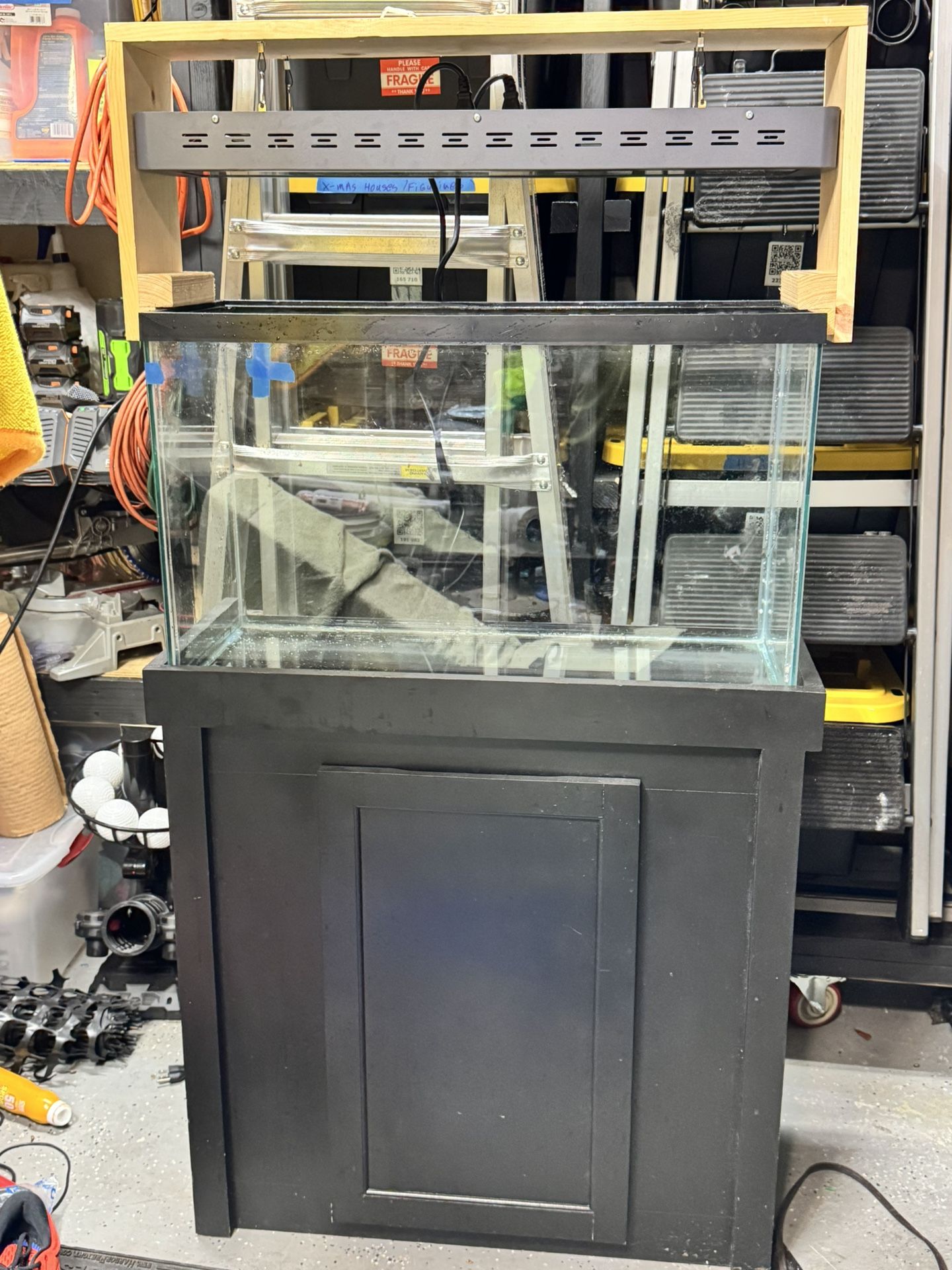 30 Gal Aquarium With Reef Light