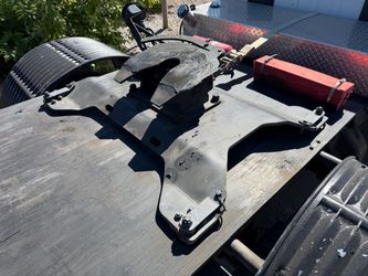 5th Wheel Hitch Crafter 34K Double Pivot Bolt w/ Plate Was installed on Ram