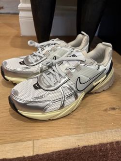 Brand New Nike V2K Run Shoes