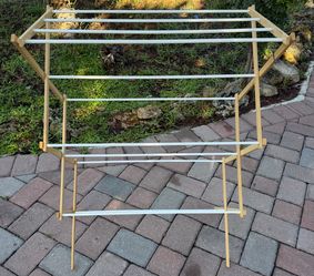 Clothes rack great condition