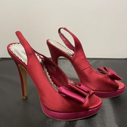 Ladies high heels size 7 heel size 3.5 inches long in excellent condition as seen in pictures.