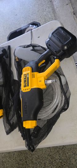 NEW DEWALT 20V XR 550PSI POWER CLEANER WITH ATTACHMENTS 70$ TOOL ONLY
