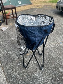 Folding Cooler Bag with Stand ( like new