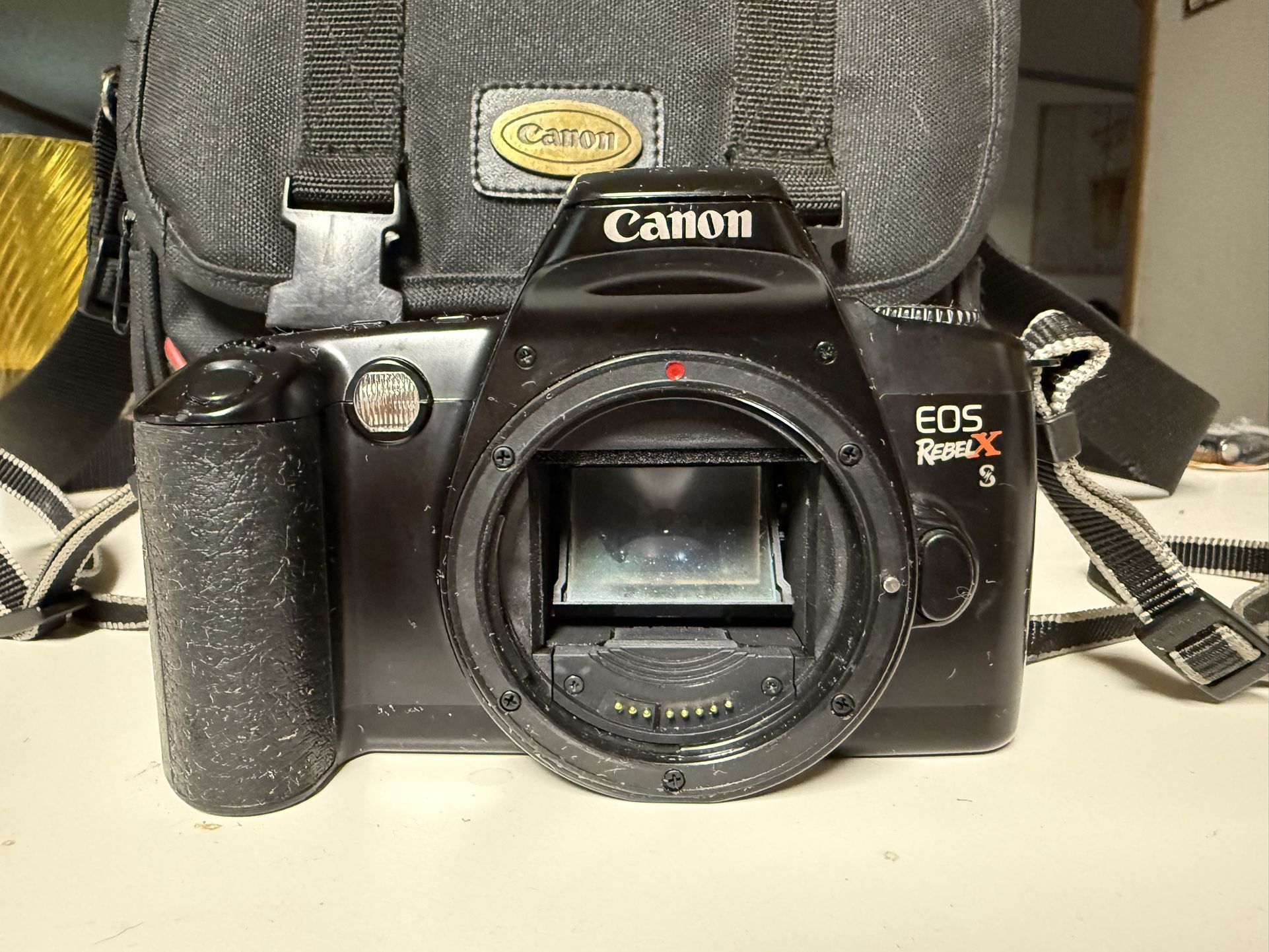 CANON eos rebel xs camera & lens