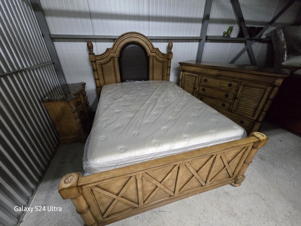 Queen Size Bedroom Set