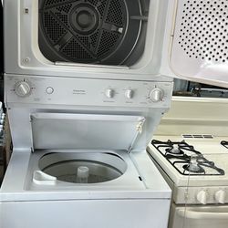 aire 27 in. Laundry Center with 3.9 GE 27 In cu. ft. Washer & 5.5 cu. ft. & 220 Electric Dryer  - White