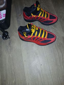 Nikes red black yellow shoe strings size 6 brand new