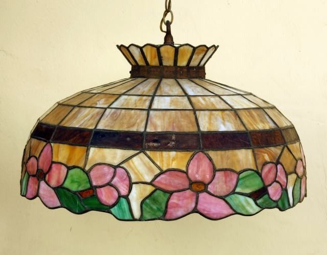 LARGE VINTAGE MEXICAN STAINED GLASS FLOWER BORDER HANGING SWAG LAMP