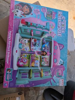 Brand New Gabby's Dollhouse 15-Piece Purrfect Dollhouse with Sounds