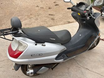 2006 Scooter for parts or repair