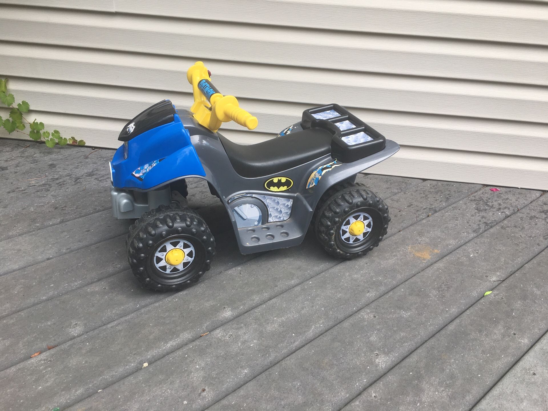 Fisher Price Power Wheels Lil' Quad 6 V ATV Ride On Toy with Battery & Charger. Good working condition