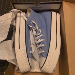 NIB WOMENS SIZE 8 CONVERSE SHOES BLUE