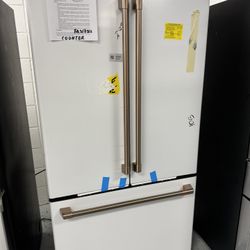 Café 23.1 Counter Depth Refrigerator With Internal Water And Ice