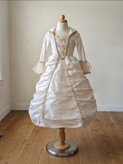 Queen, princess or Good witch costume?
