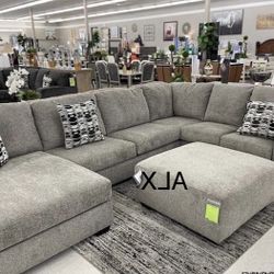 >Brand New Ashley Sectional Free Delivery 🚚