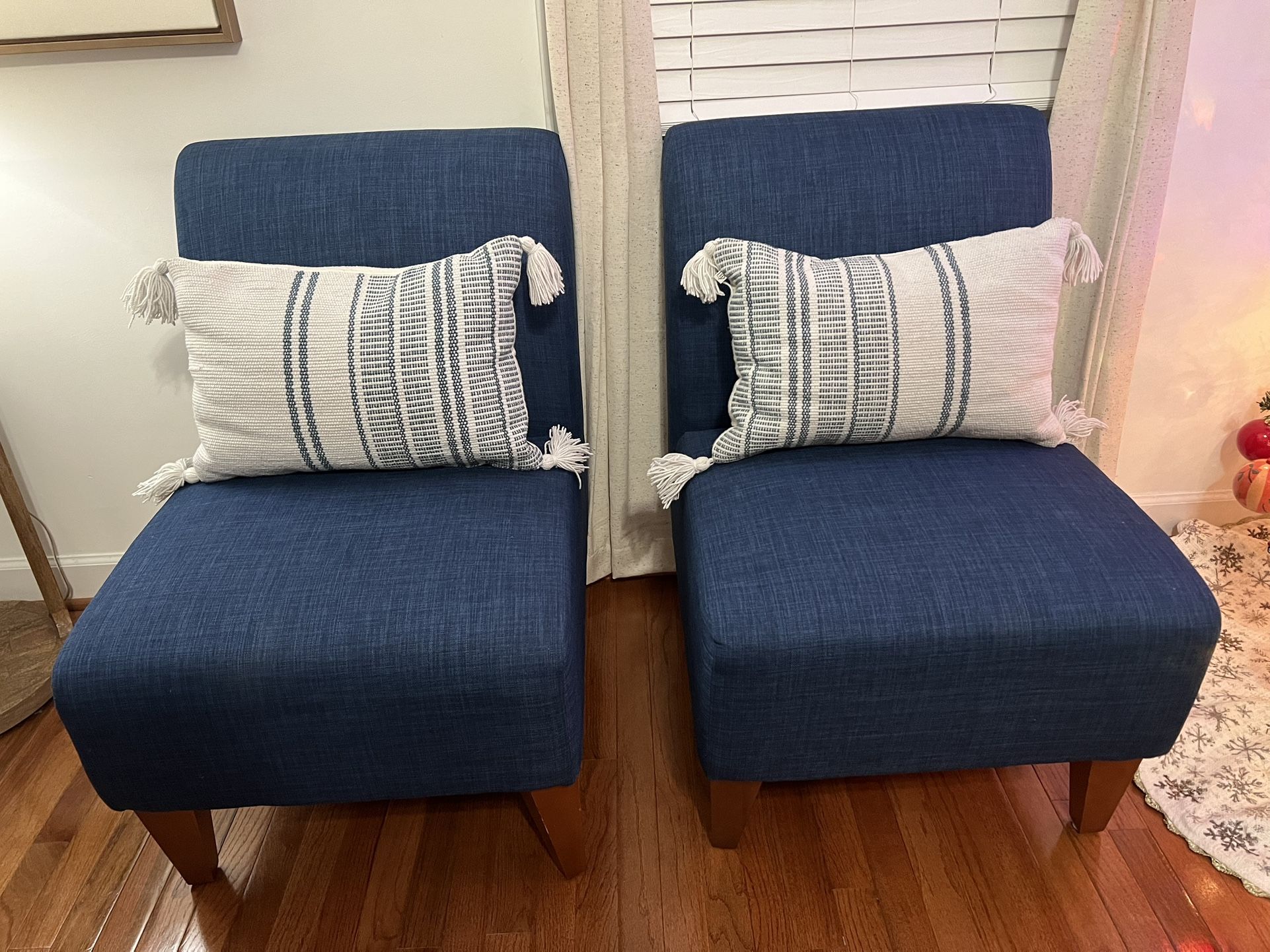 BLUE ACCENT CHAIRS SET OF TWO WITH PILLOWS EXCELLENT CONDITION